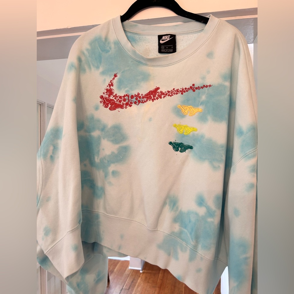 Nike fleece sweatshirt tie-dye blue cropped oversized sweatshirt. Size Medium.